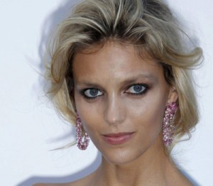 Boucles d'Oreilles Chopard sur Anja Rubik