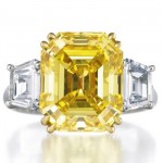 Bague Diamant Jaune Taille Émeraude par Harry Winston