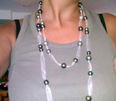 Fabrication d'un collier avec des perles de Tahiti