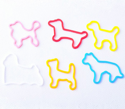 Bracelets en plastique de couleurs et formes d'animaux