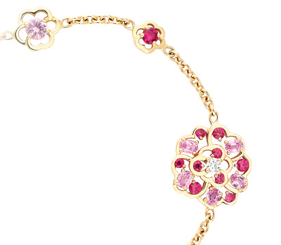 Bracelet Camélia en or jaune, saphirs roses et diamants de Chanel